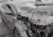 Кола се вряза в камион. Има двама пострадали /ВИДЕО/