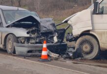 Челен удар между кола и товарен камион на входа на село Червена вода /ВИДЕО – пълен запис/