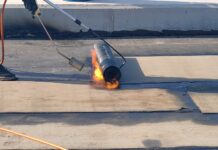 Започна полагането на битумна хидроизолация на моста до ЛВЗ /ВИДЕО/